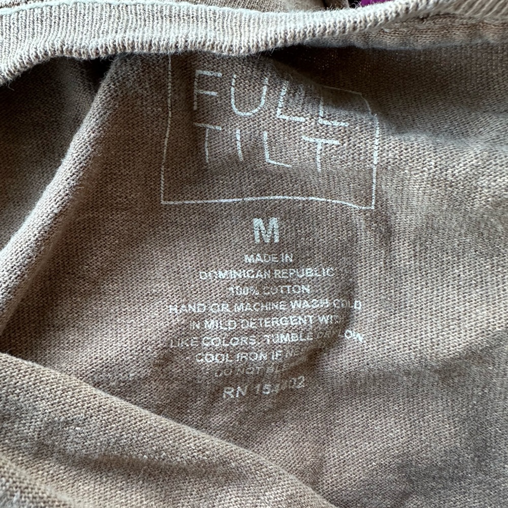 Distressed tshirt - Picture 2 of 2